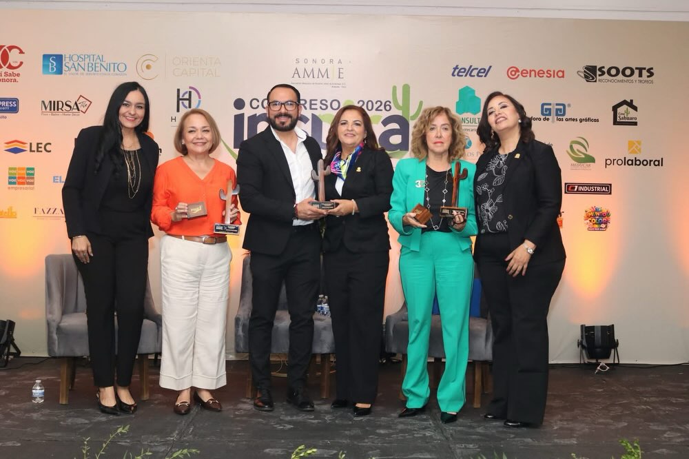 Participantes del panel en el escenario del Congreso Inspira 2026