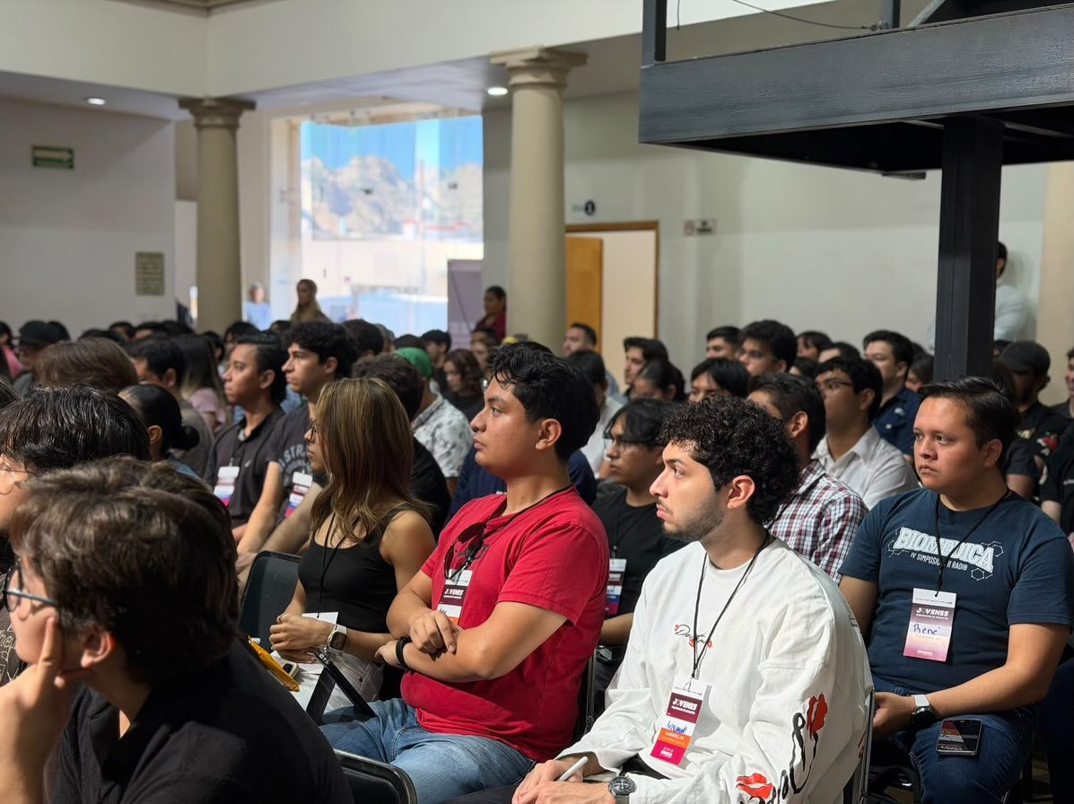 Jóvenes participantes del programa Jóvenes Impulsando la Industria